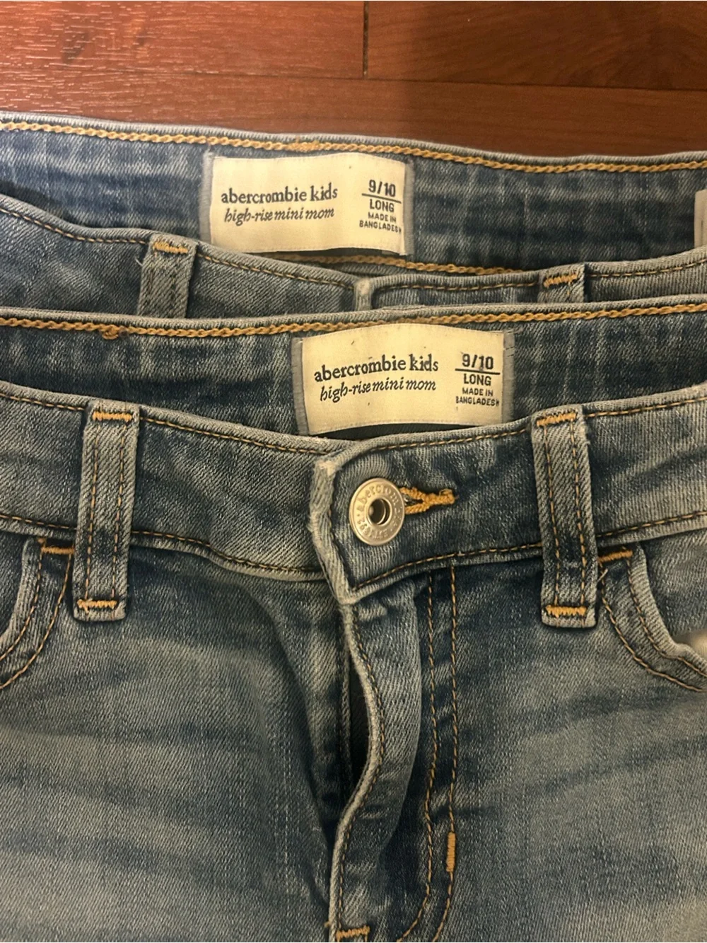 Abercrombie Kids Girls High Rise Mom Jeans Size 9/10 Long Light Wash